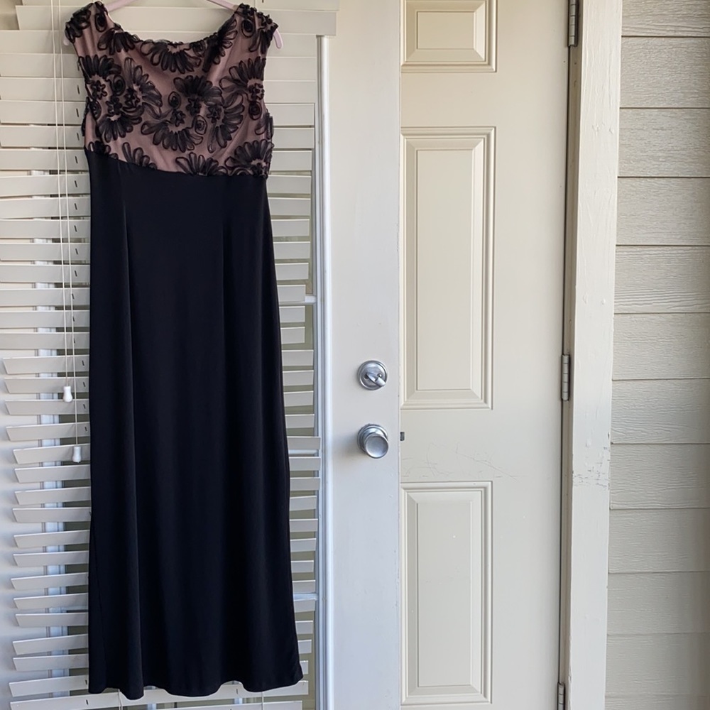 Connected Apparel Evening Gown - Picture 4 of 4